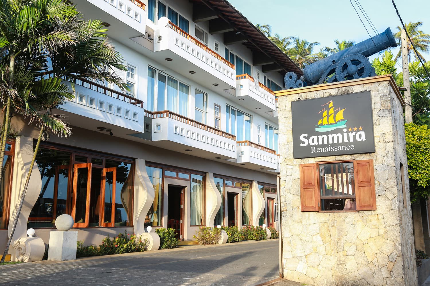 Tropical beachfront at Galle